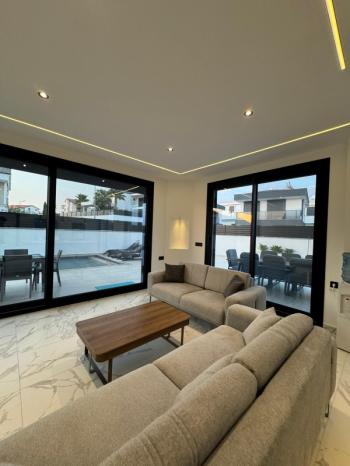  DİDİM ALTINKUM MAHALLESİNDE DENİZE 300 METRE MESAFEDE 3+1 LÜKS SIFIR EŞYALI SATILIK İKİZ VİLLA