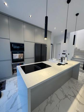  DİDİM ALTINKUM MAHALLESİNDE DENİZE 300 METRE MESAFEDE 3+1 LÜKS SIFIR EŞYALI SATILIK İKİZ VİLLA