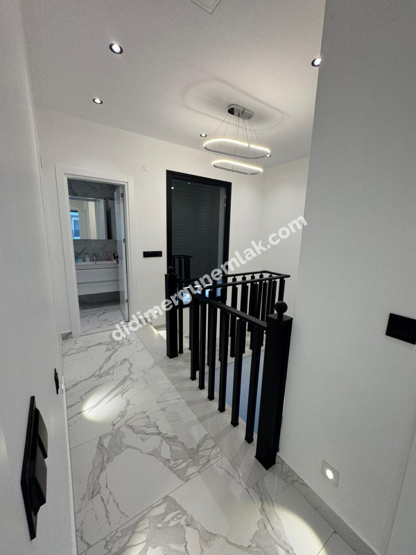  DİDİM ALTINKUM MAHALLESİNDE DENİZE 300 METRE MESAFEDE 3+1 LÜKS SIFIR EŞYALI SATILIK İKİZ VİLLA