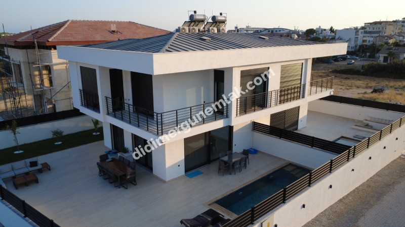 DİDİM ALTINKUM MAHALLESİNDE DENİZE 300 METRE MESAFEDE 3+1 LÜKS SIFIR EŞYALI SATILIK İKİZ VİLLA