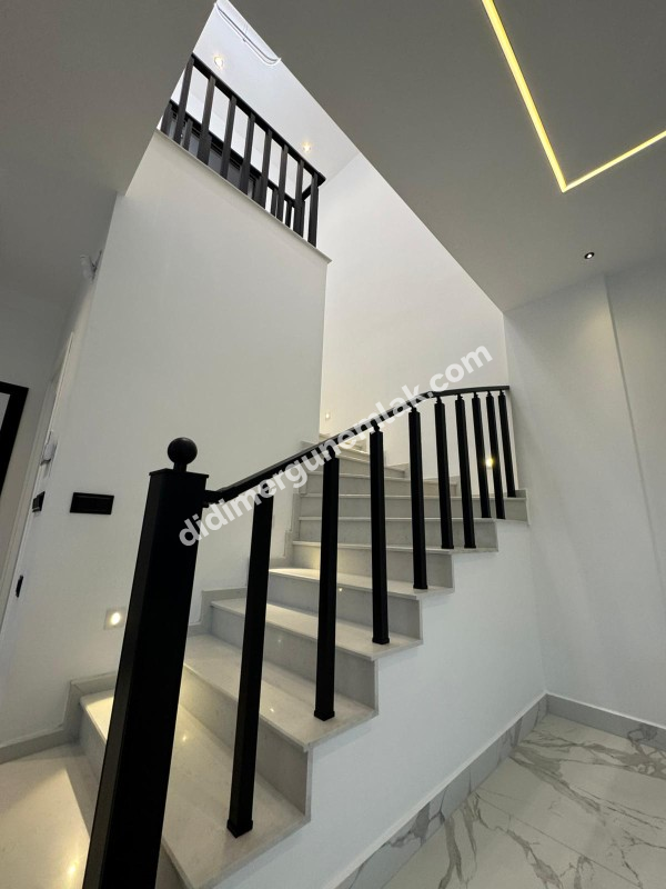  DİDİM ALTINKUM MAHALLESİNDE DENİZE 300 METRE MESAFEDE 3+1 LÜKS SIFIR EŞYALI SATILIK İKİZ VİLLA