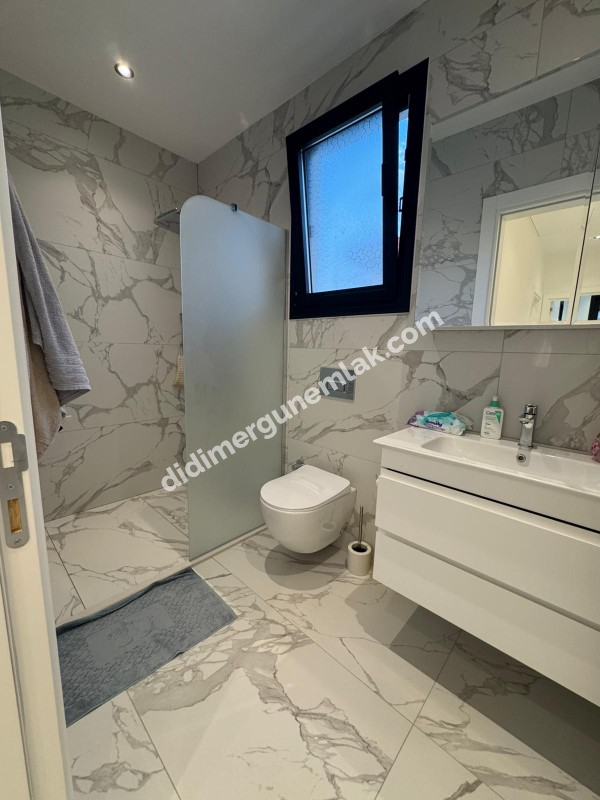  DİDİM ALTINKUM MAHALLESİNDE DENİZE 300 METRE MESAFEDE 3+1 LÜKS SIFIR EŞYALI SATILIK İKİZ VİLLA