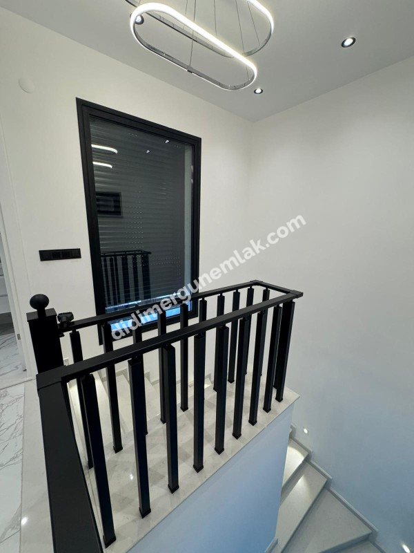  DİDİM ALTINKUM MAHALLESİNDE DENİZE 300 METRE MESAFEDE 3+1 LÜKS SIFIR EŞYALI SATILIK İKİZ VİLLA