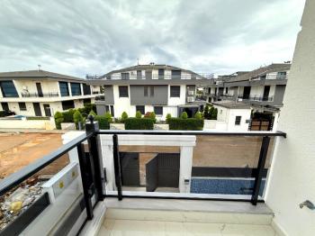 Didim Efeler Mahallesinde Satılık 3+1 Havuzlu Villa