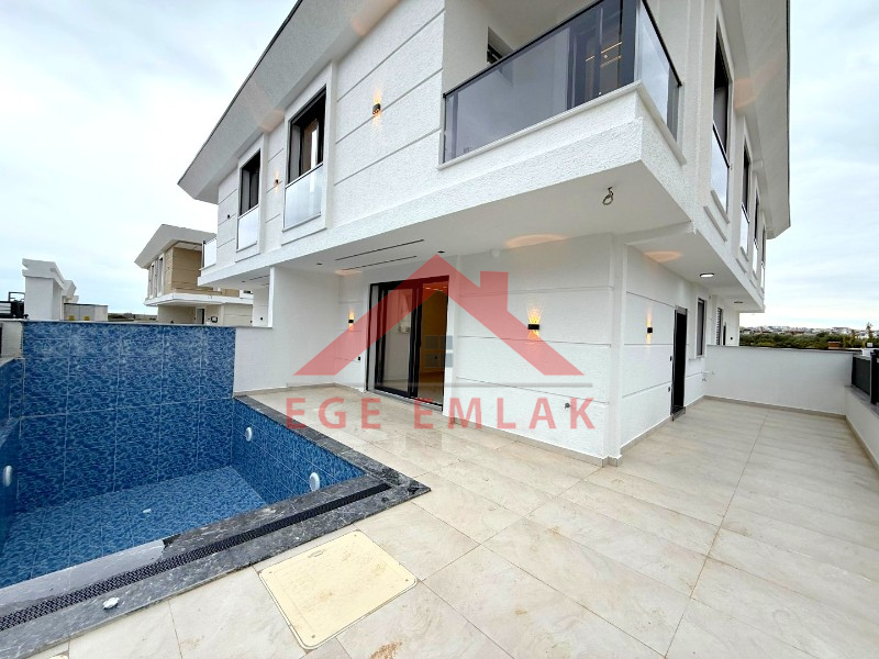 Didim Efeler Mahallesinde Satılık 3+1 Havuzlu Villa