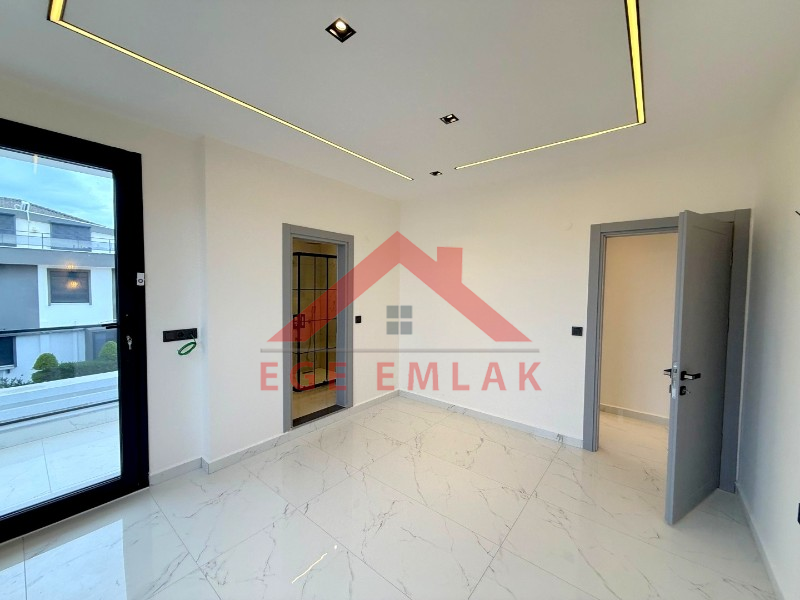 Didim Efeler Mahallesinde Satılık 3+1 Havuzlu Villa
