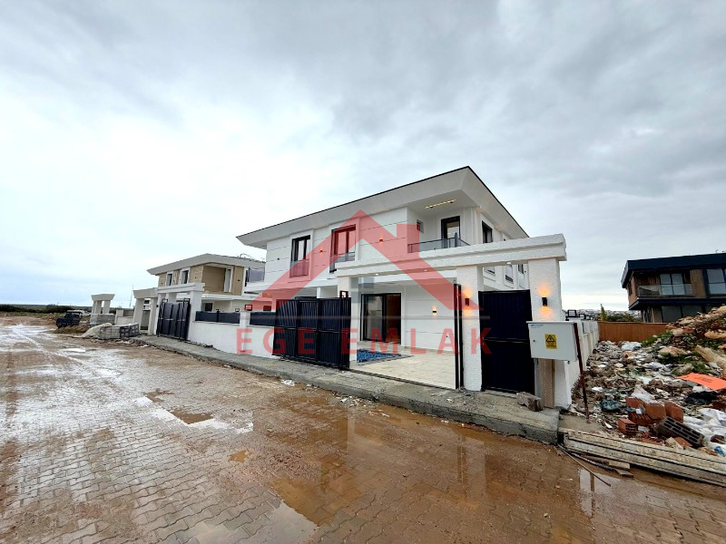 Didim Efeler Mahallesinde Satılık 3+1 Havuzlu Villa