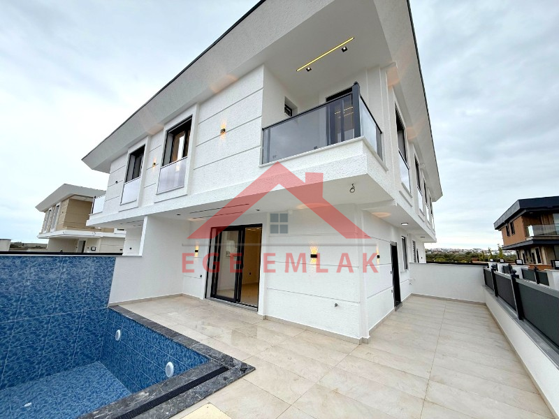 Didim Efeler Mahallesinde Satılık 3+1 Havuzlu Villa