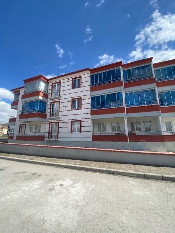 GÜVENAY - ÇORUM BAHÇELİEVLER MAH. YUNUS EMRE OKULU CİVARI 3+1 KİRALIK DAİRE 