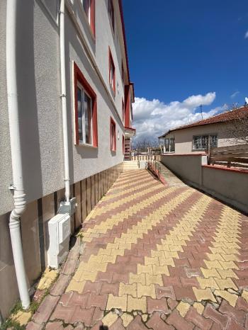 GÜVENAY - ÇORUM BAHÇELİEVLER MAH. YUNUS EMRE OKULU CİVARI 3+1 KİRALIK DAİRE 