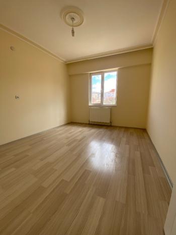 GÜVENAY - ÇORUM BAHÇELİEVLER MAH. YUNUS EMRE OKULU CİVARI 3+1 KİRALIK DAİRE 