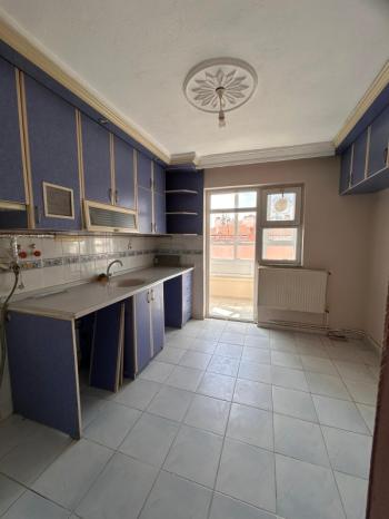 AFYON ÜÇOK EMLAKTAN KANLICA MAHALLESİNDE 3+1  125M² TEMİZ BAKIMLI KİRALIK DAİRE 