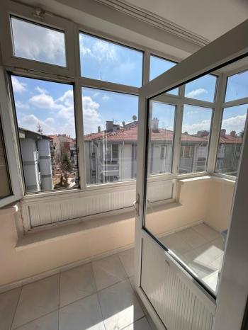 AFYON ÜÇOK EMLAKTAN KANLICA MAHALLESİNDE 3+1  125M² TEMİZ BAKIMLI KİRALIK DAİRE 
