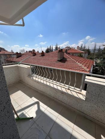 AFYON ÜÇOK EMLAKTAN KANLICA MAHALLESİNDE 3+1  125M² TEMİZ BAKIMLI KİRALIK DAİRE 