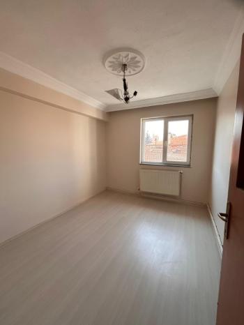AFYON ÜÇOK EMLAKTAN KANLICA MAHALLESİNDE 3+1  125M² TEMİZ BAKIMLI KİRALIK DAİRE 