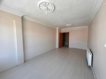 AFYON ÜÇOK EMLAKTAN KANLICA MAHALLESİNDE 3+1  125M² TEMİZ BAKIMLI KİRALIK DAİRE 