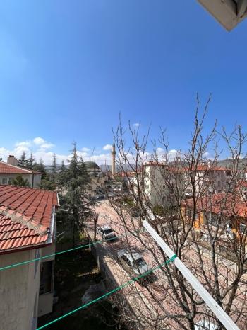 AFYON ÜÇOK EMLAKTAN KANLICA MAHALLESİNDE 3+1  125M² TEMİZ BAKIMLI KİRALIK DAİRE 