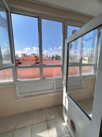 AFYON ÜÇOK EMLAKTAN KANLICA MAHALLESİNDE 3+1  125M² TEMİZ BAKIMLI KİRALIK DAİRE 