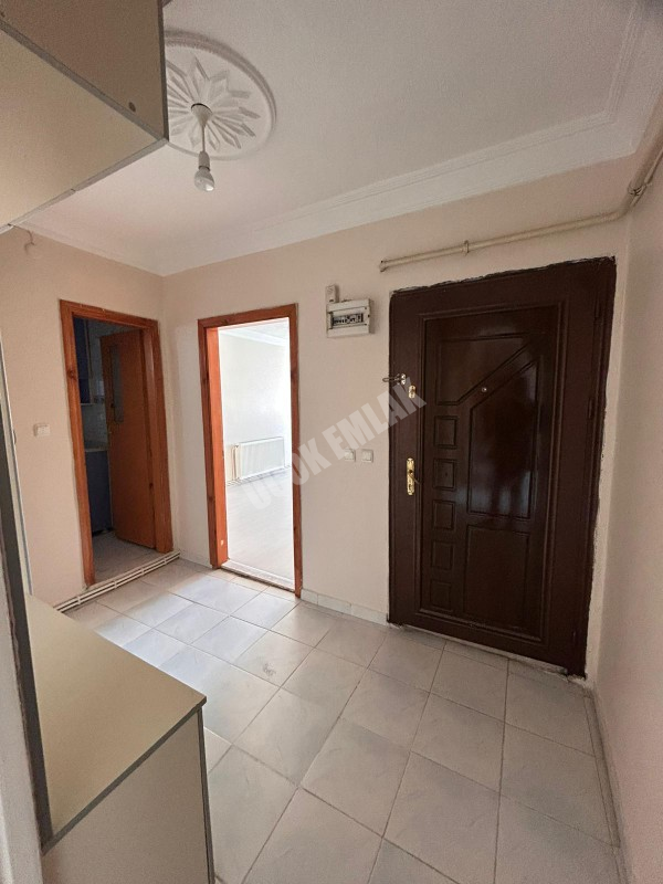 AFYON ÜÇOK EMLAKTAN KANLICA MAHALLESİNDE 3+1  125M² TEMİZ BAKIMLI KİRALIK DAİRE 