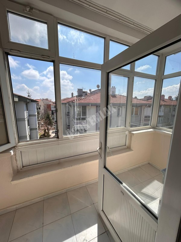 AFYON ÜÇOK EMLAKTAN KANLICA MAHALLESİNDE 3+1  125M² TEMİZ BAKIMLI KİRALIK DAİRE 
