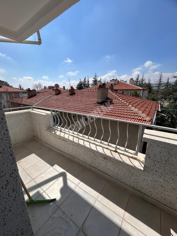 AFYON ÜÇOK EMLAKTAN KANLICA MAHALLESİNDE 3+1  125M² TEMİZ BAKIMLI KİRALIK DAİRE 