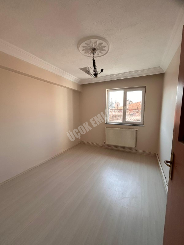 AFYON ÜÇOK EMLAKTAN KANLICA MAHALLESİNDE 3+1  125M² TEMİZ BAKIMLI KİRALIK DAİRE 