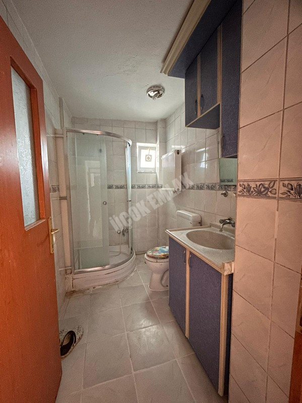 AFYON ÜÇOK EMLAKTAN KANLICA MAHALLESİNDE 3+1  125M² TEMİZ BAKIMLI KİRALIK DAİRE 
