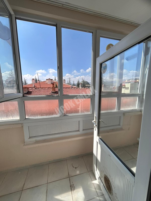 AFYON ÜÇOK EMLAKTAN KANLICA MAHALLESİNDE 3+1  125M² TEMİZ BAKIMLI KİRALIK DAİRE 