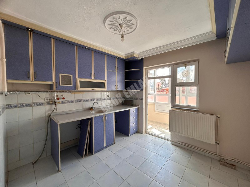 AFYON ÜÇOK EMLAKTAN KANLICA MAHALLESİNDE 3+1  125M² TEMİZ BAKIMLI KİRALIK DAİRE 