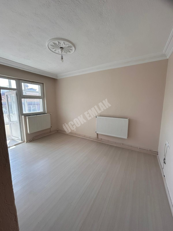 AFYON ÜÇOK EMLAKTAN KANLICA MAHALLESİNDE 3+1  125M² TEMİZ BAKIMLI KİRALIK DAİRE 