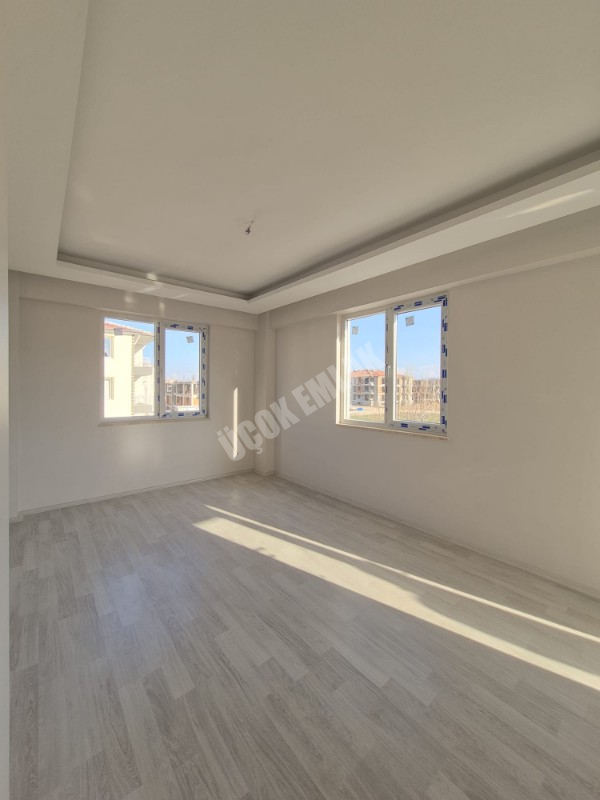 AFYON ÜÇOK EMLAKTAN MAREŞAL F. ÇAKMAK MAH 2+1 80M² SIFIR SATILIK DAİRE 