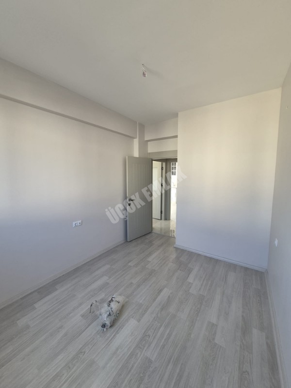 AFYON ÜÇOK EMLAKTAN MAREŞAL F. ÇAKMAK MAH 2+1 80M² SIFIR SATILIK DAİRE 