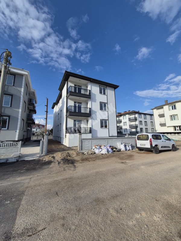 AFYON ÜÇOK EMLAKTAN MAREŞAL F. ÇAKMAK MAH 2+1 80M² SIFIR SATILIK DAİRE 