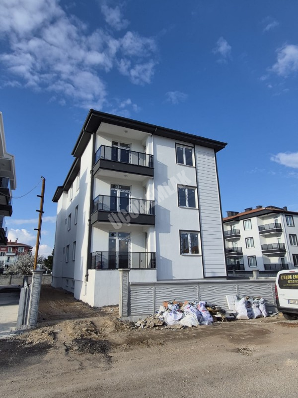 AFYON ÜÇOK EMLAKTAN MAREŞAL F. ÇAKMAK MAH 2+1 80M² SIFIR SATILIK DAİRE 