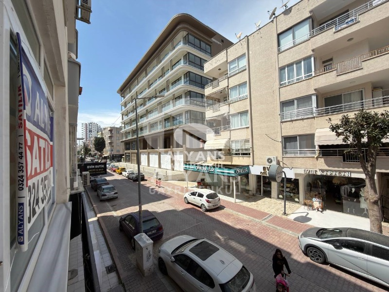 ALYANS'TAN POZCU'NUN MERKEZİNDE BAĞIMSIZ MUTFAK GENİŞ 3+1