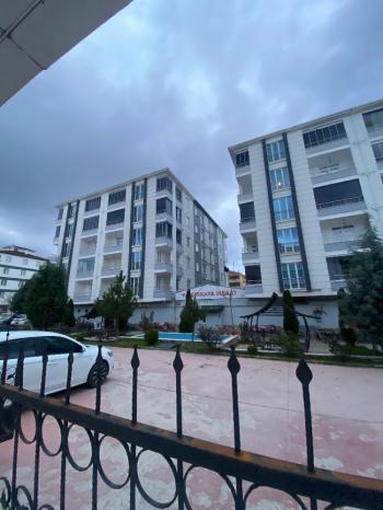 GÜVENAY - ÇORUM ULUKAVAK MAH. DR .SADIK AHMET CADDESİ ÜZERİ SATILIK DAİRE