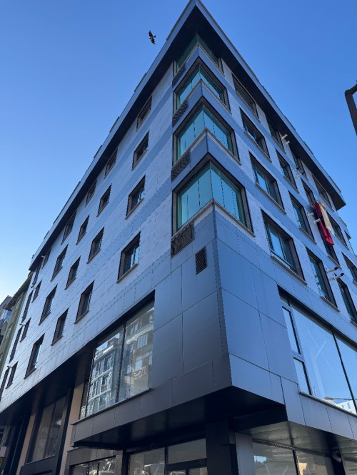 Binevler'de Metro'ya 1 Dk 2+1 Otoparklı Sıfır Satılık Daire