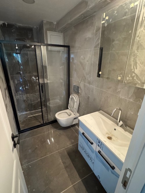 Binevler'de Metro'ya Çok Yakın Kapalı Mutfaklı 2+1 Boş Satılık Daire