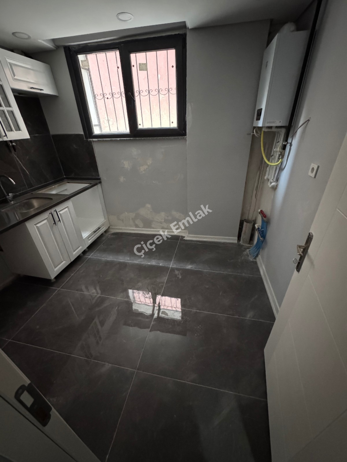 Akşemsettin'de 2+1 Bahçe Katı Sıfır Satılık Daire