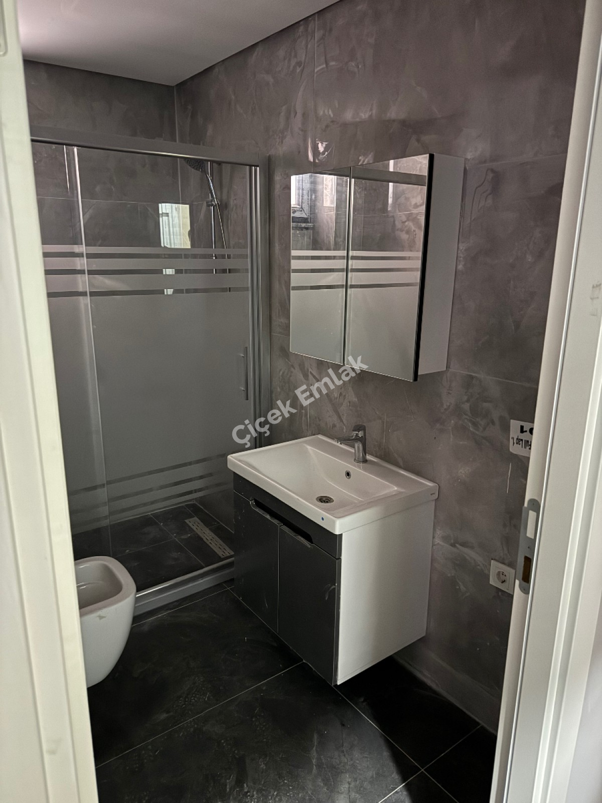 Akşemsettin'de 2+1 Bahçe Katı Sıfır Satılık Daire