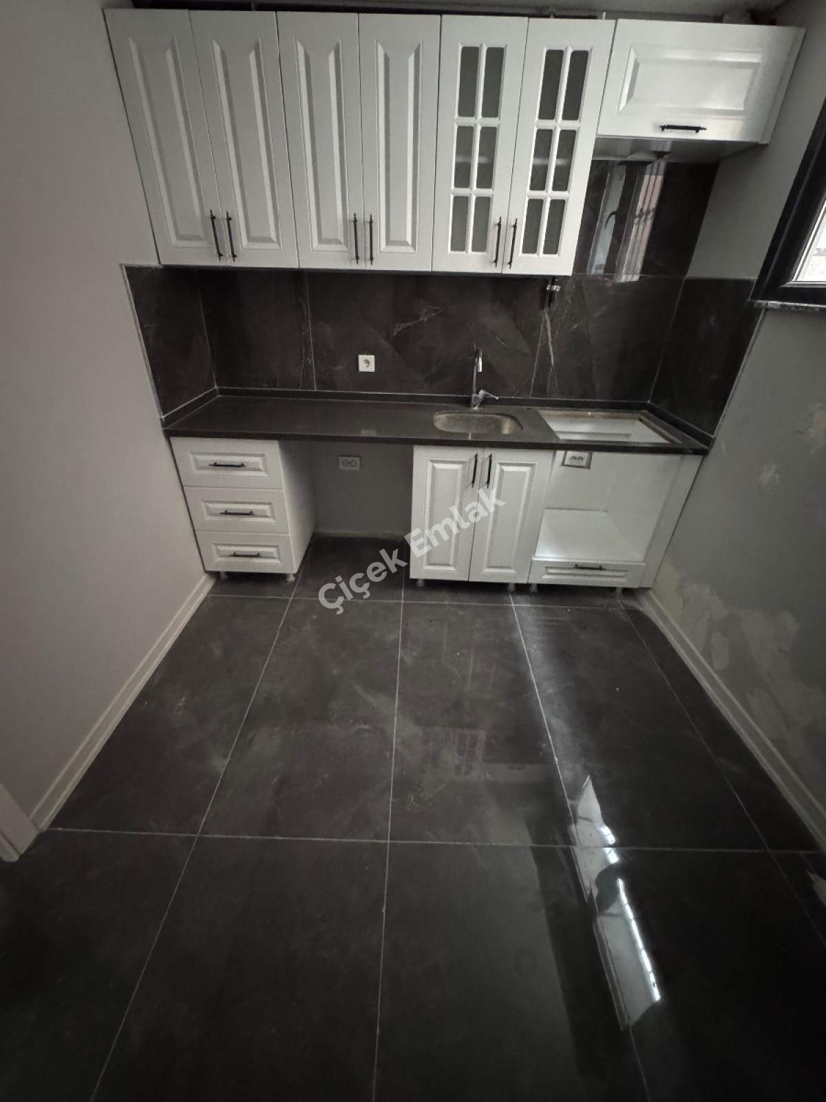 Akşemsettin'de 2+1 Bahçe Katı Sıfır Satılık Daire