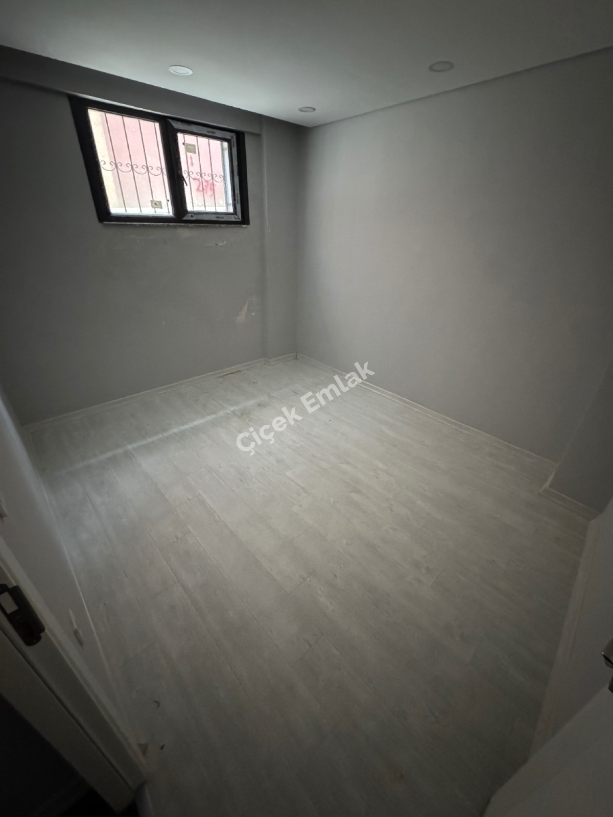 Akşemsettin'de 2+1 Bahçe Katı Sıfır Satılık Daire