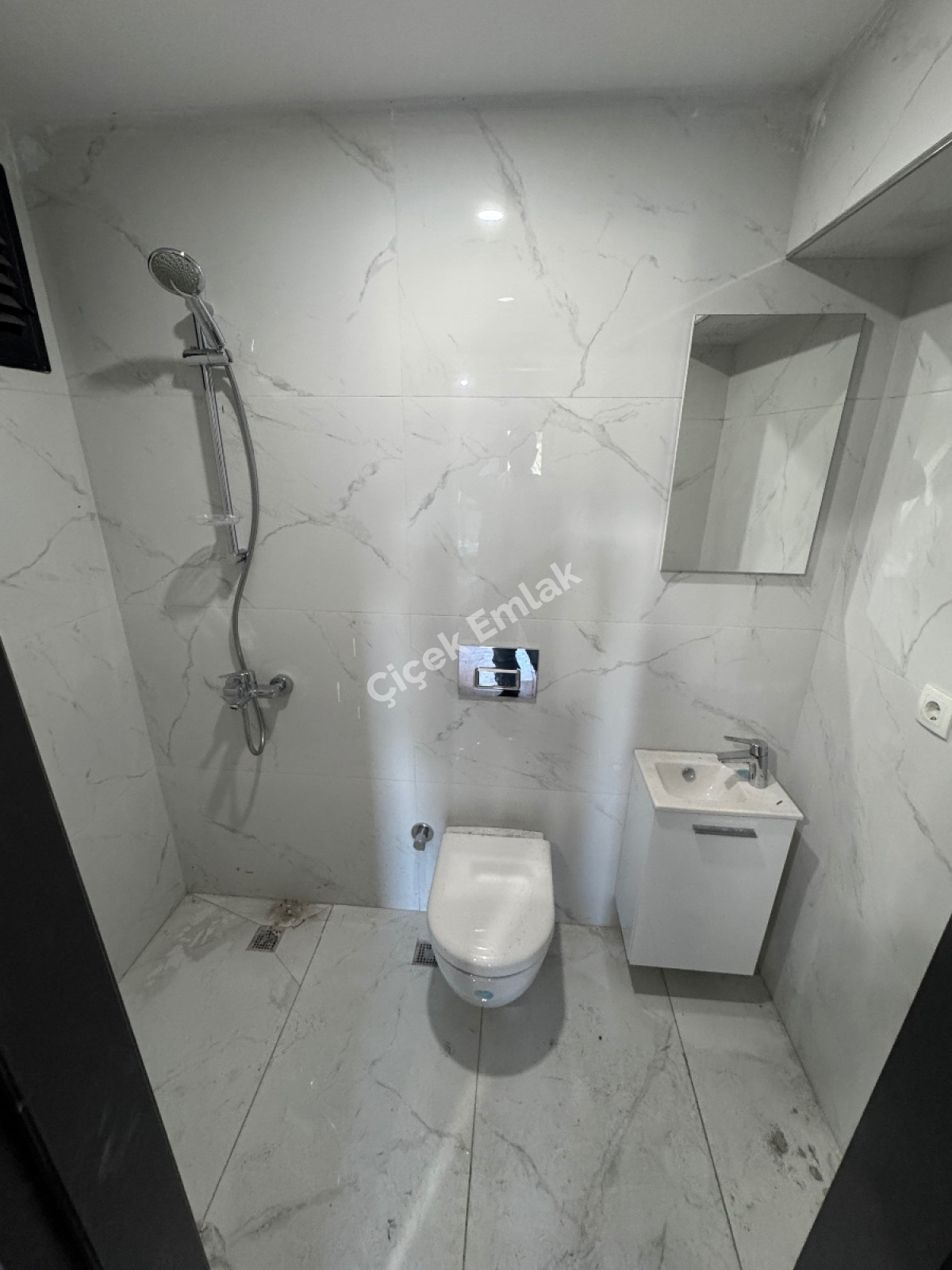 Akşemsettin Güvenlikli Site'de 2+1 Sıfır Satılık Daire