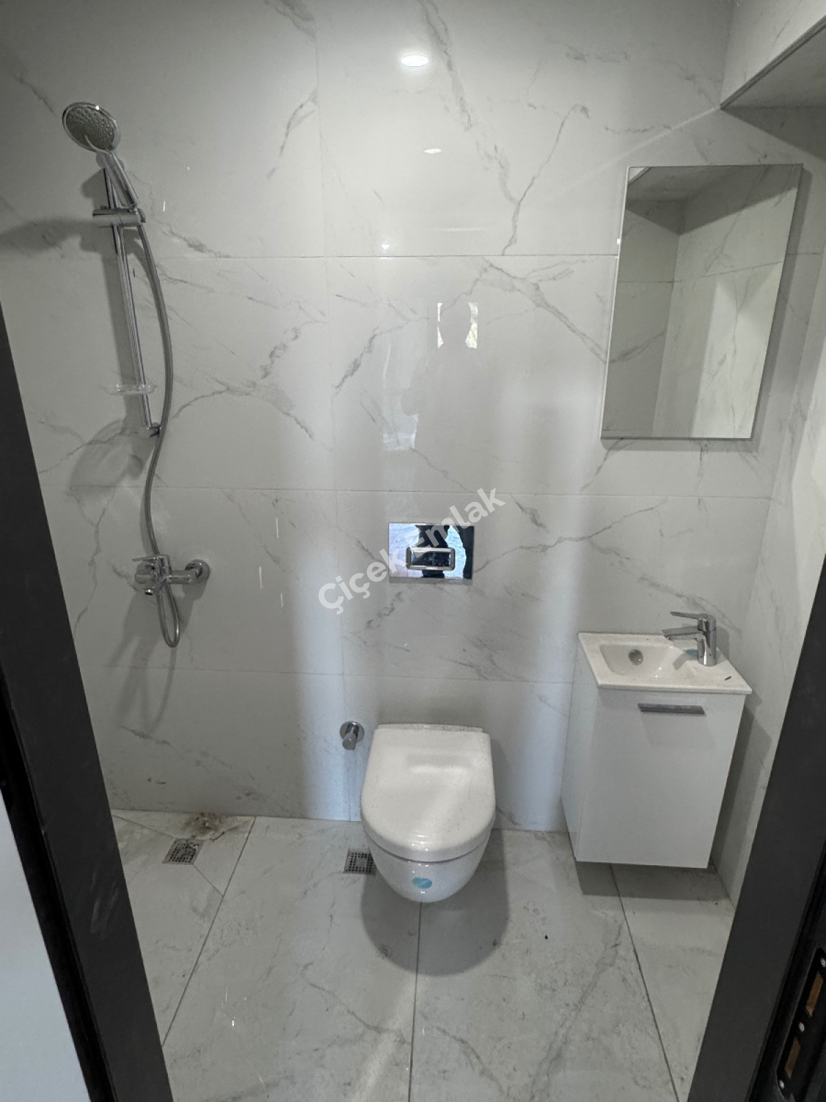 Akşemsettin Güvenlikli Site'de 2+1 Sıfır Satılık Daire