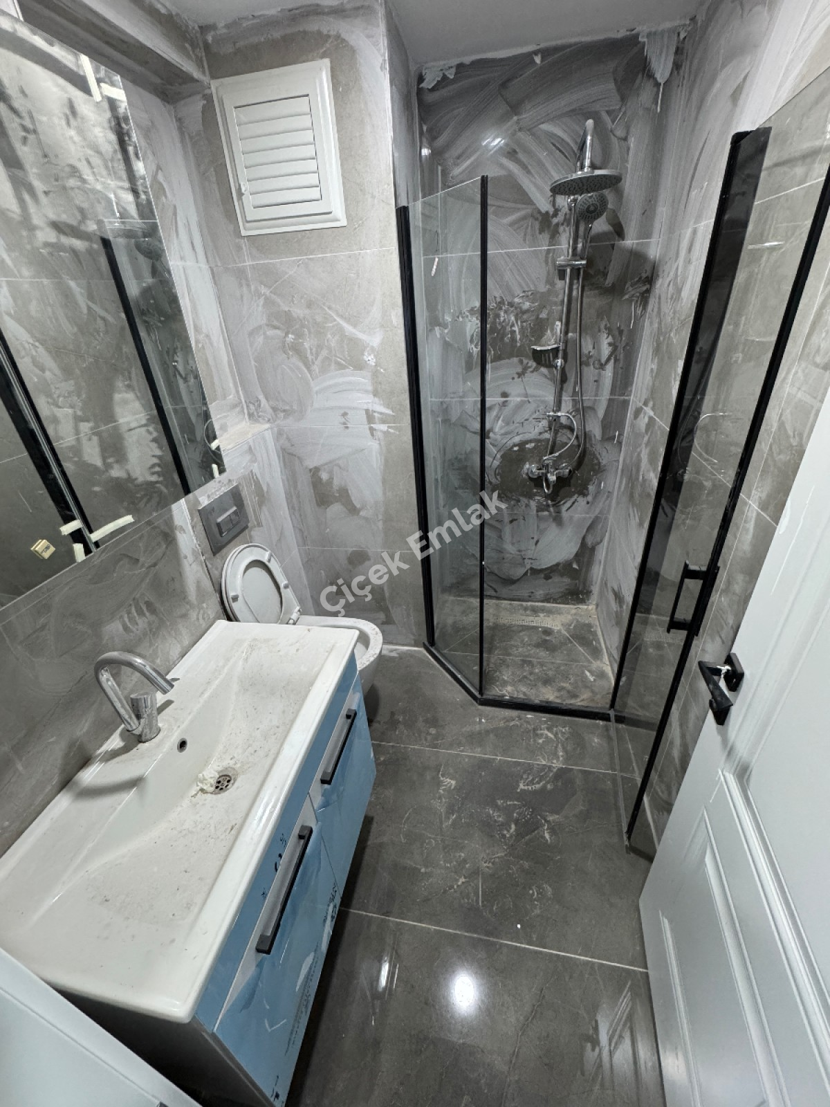 Binevler'de Metro'ya 1 Dk 2+1 Otoparklı Sıfır Satılık Daire