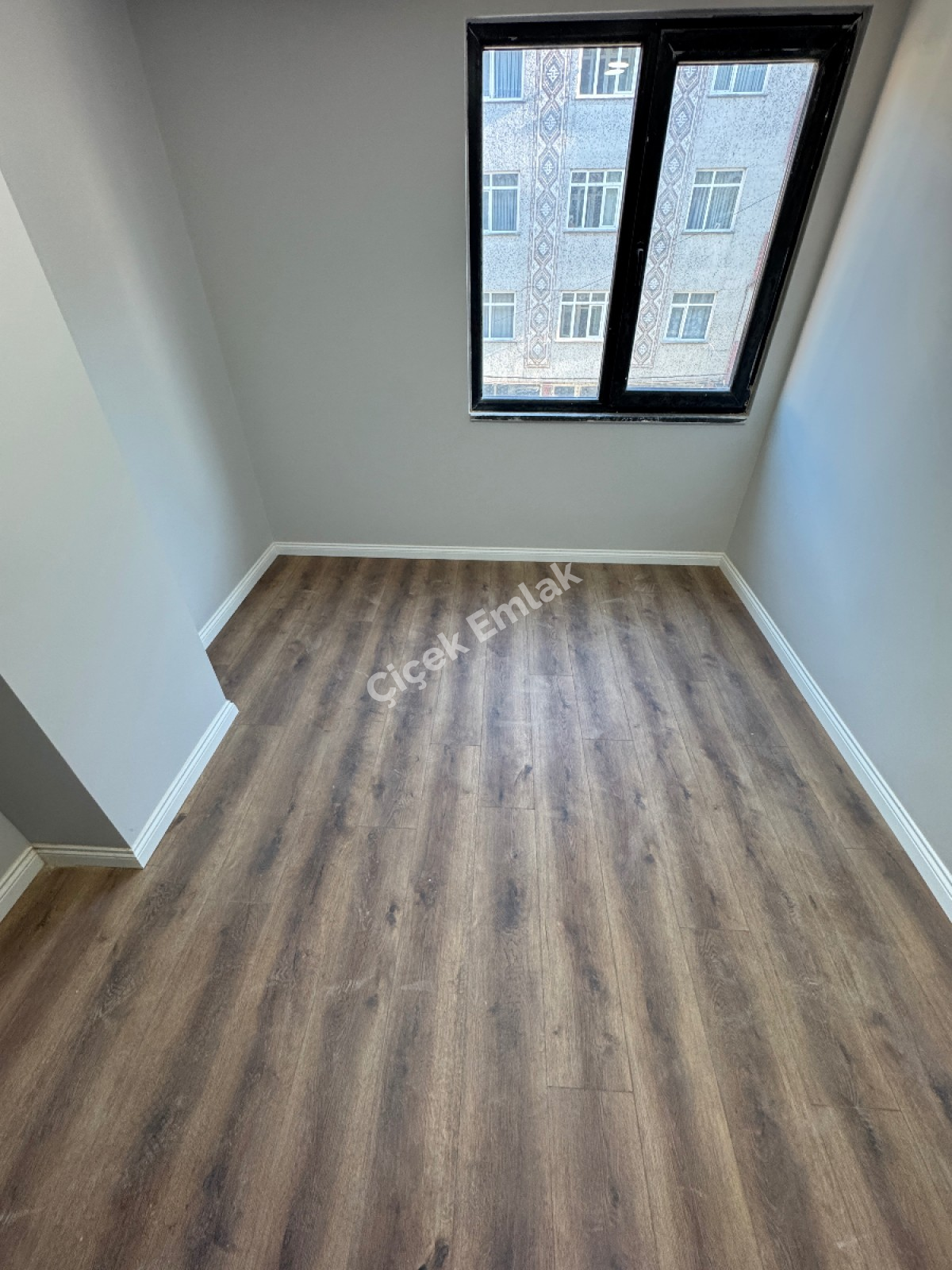 Binevler'de Metro'ya 1 Dk 2+1 Otoparklı Sıfır Satılık Daire