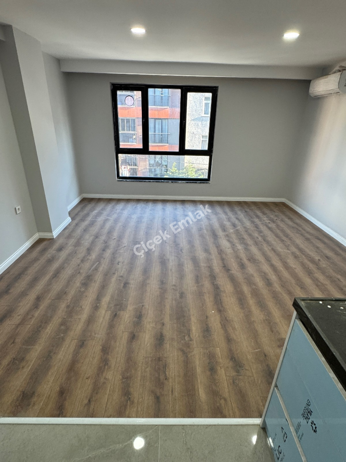 Binevler'de Metro'ya 1 Dk 2+1 Otoparklı Sıfır Satılık Daire