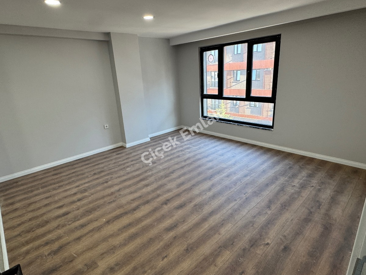 Binevler'de Metro'ya 1 Dk 2+1 Otoparklı Sıfır Satılık Daire