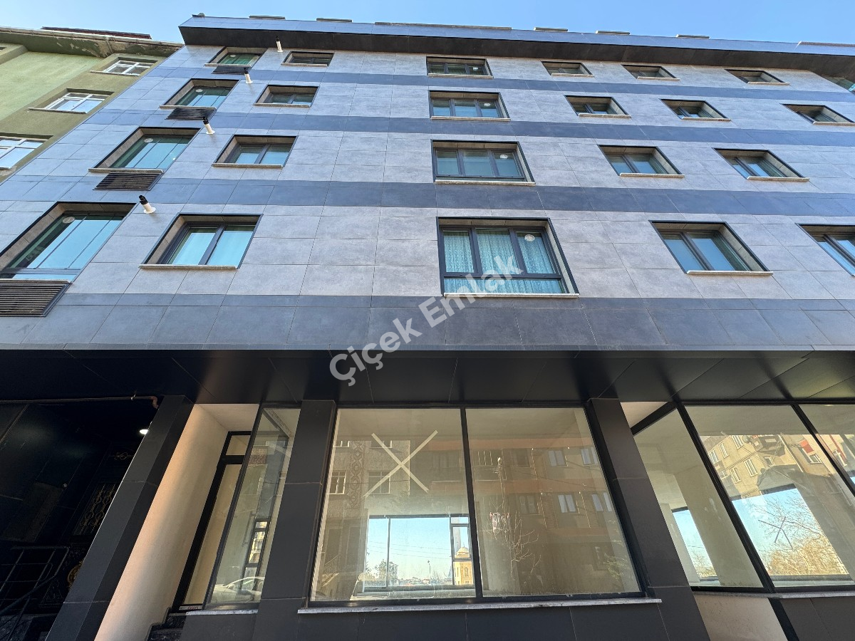 Binevler'de Metro'ya Çok Yakın Kapalı Mutfaklı 2+1 Boş Satılık Daire