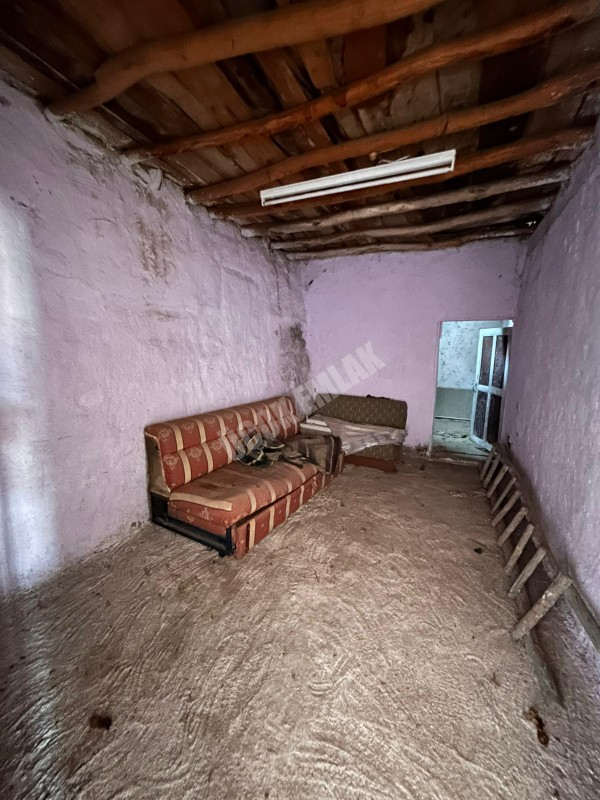 AFYON ÜÇOK EMLAKTAN SÜMER MAH 3+2 107M² SATILIK MÜSTAKİL EV 